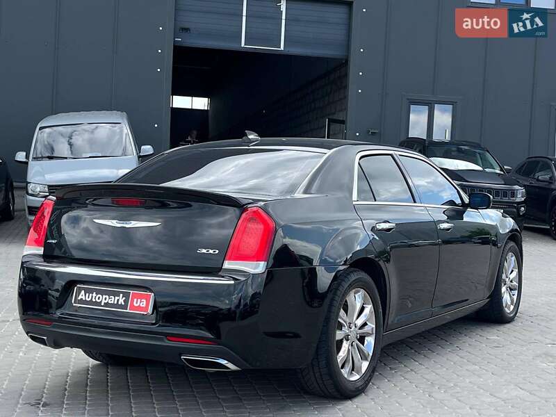 Седан Chrysler 300 2018 в Львове