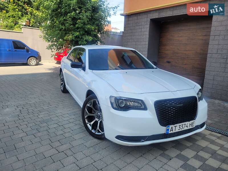 Седан Chrysler 300 2018 в Ивано-Франковске