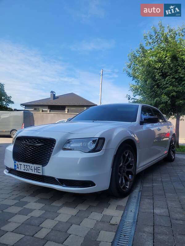 Седан Chrysler 300 2018 в Ивано-Франковске