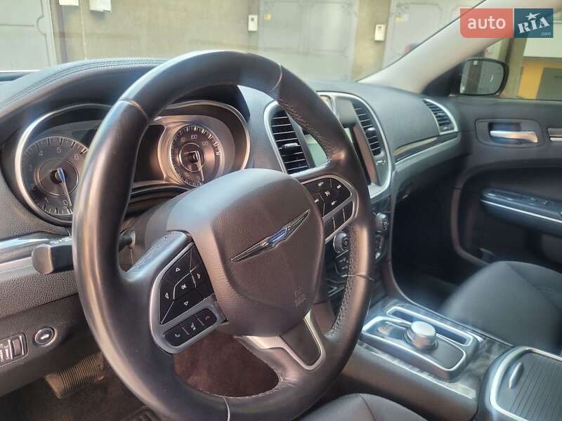 Седан Chrysler 300 2018 в Ивано-Франковске