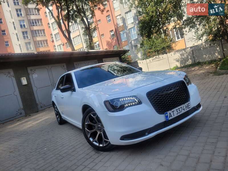 Седан Chrysler 300 2018 в 