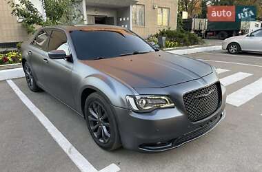 Седан Chrysler 300 2016 в 