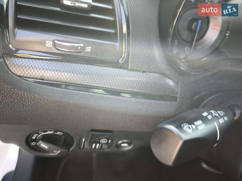 Седан Chrysler 300 2016 в Львове фото 18 Седан Chrysler 300 2016 в Львове