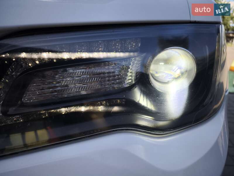 Седан Chrysler 300 2016 в Львове фото 37 Седан Chrysler 300 2016 в Львове