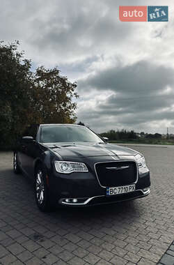 Седан Chrysler 300 2016 в Львове