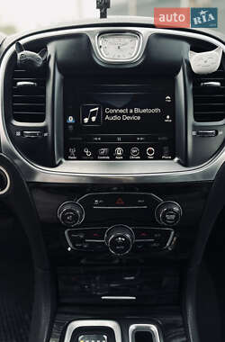 Седан Chrysler 300 2016 в 