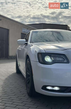 Седан Chrysler 300 2017 в  фото 10 Седан Chrysler 300 2017 в