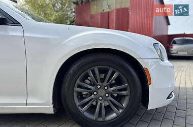 Седан Chrysler 300 2017 в  фото 12 Седан Chrysler 300 2017 в