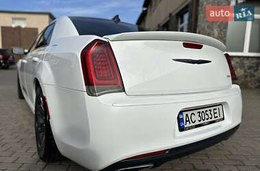 Седан Chrysler 300 2017 в  фото 21 Седан Chrysler 300 2017 в