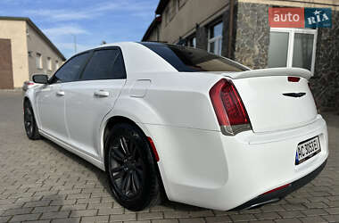 Седан Chrysler 300 2017 в  фото 23 Седан Chrysler 300 2017 в