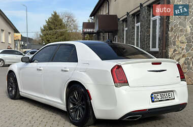 Седан Chrysler 300 2017 в  фото 25 Седан Chrysler 300 2017 в