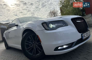 Седан Chrysler 300 2017 в  фото 37 Седан Chrysler 300 2017 в