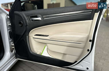 Седан Chrysler 300 2017 в  фото 63 Седан Chrysler 300 2017 в