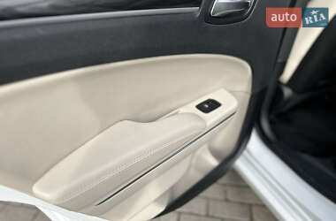 Седан Chrysler 300 2017 в  фото 76 Седан Chrysler 300 2017 в