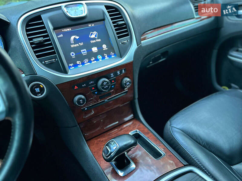 Седан Chrysler 300 2012 в Києві