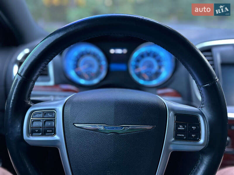 Седан Chrysler 300 2012 в Києві