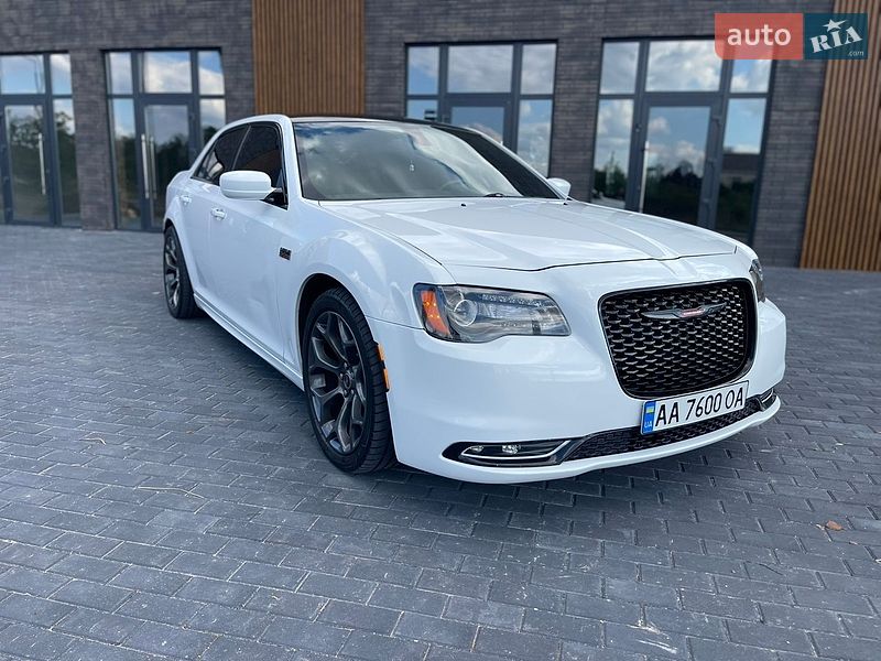 Chrysler 300, photos from the listing