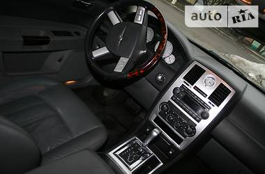 Седан Chrysler 300C 2006 в 