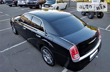 Седан Chrysler 300C 2011 в Киеве