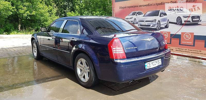 Седан Chrysler 300C 2005 в Кельменцях
