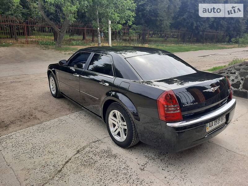 Седан Chrysler 300C 2006 в Смілі