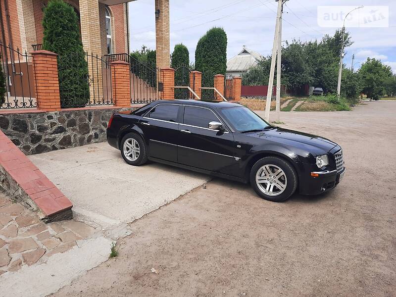 Седан Chrysler 300C 2006 в Смілі