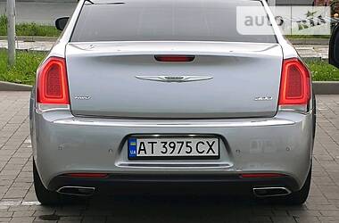 Седан Chrysler 300C 2014 в Ивано-Франковске