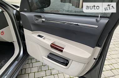 Седан Chrysler 300C 2006 в 