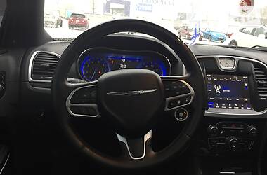 Седан Chrysler 300C 2017 в Киеве