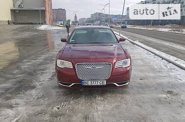 Седан Chrysler 300C 2017 в Львове