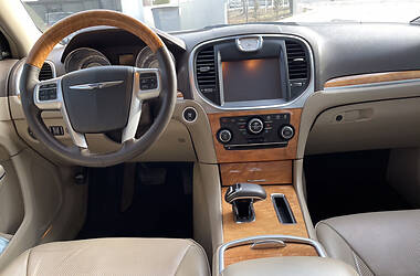 Седан Chrysler 300C 2013 в Виннице