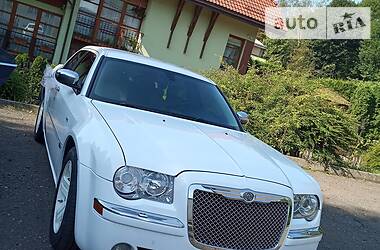 Седан Chrysler 300C 2005 в Жовкві