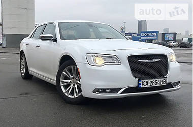 Седан Chrysler 300C 2015 в Киеве