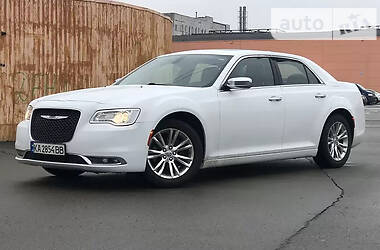 Седан Chrysler 300C 2015 в Киеве