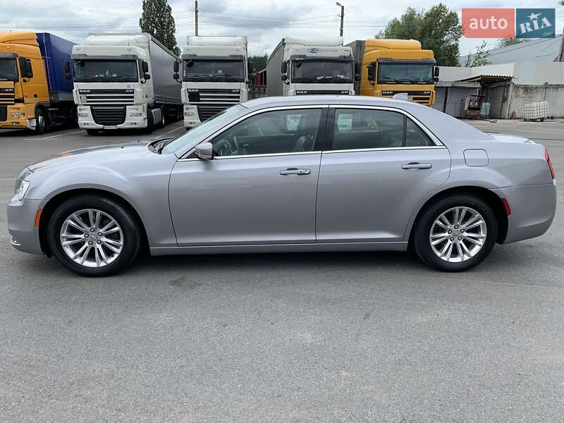 Седан Chrysler 300C 2017 в Києві