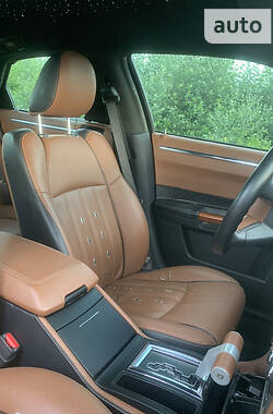 Седан Chrysler 300C 2005 в Львове