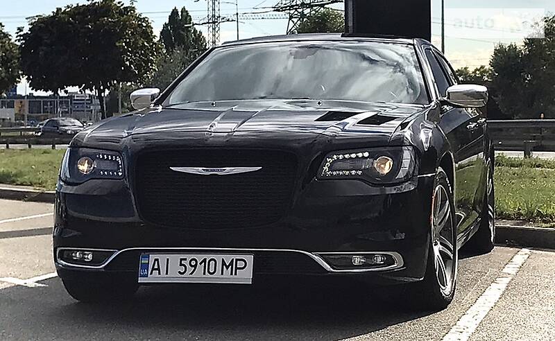 Седан Chrysler 300C 2016 в Киеве