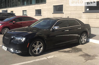 Седан Chrysler 300C 2016 в Киеве