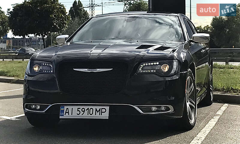 Седан Chrysler 300C 2016 в 