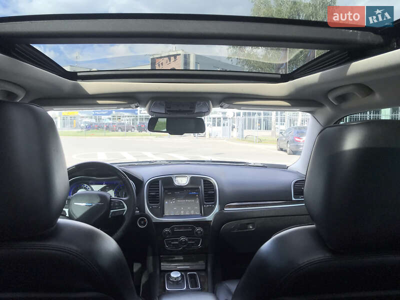Седан Chrysler 300C 2016 в Киеве