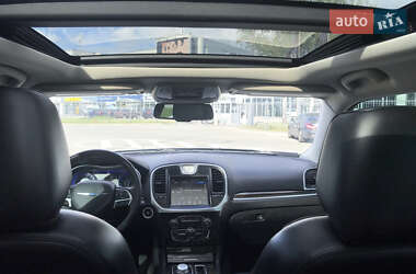 Седан Chrysler 300C 2016 в 