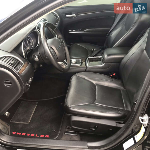 Седан Chrysler 300C 2016 в Киеве