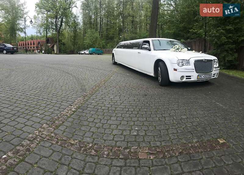 Лимузин Chrysler 300C 2005 в Львове