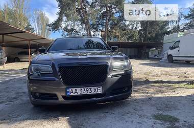 Седан Chrysler 300C 2013 в 