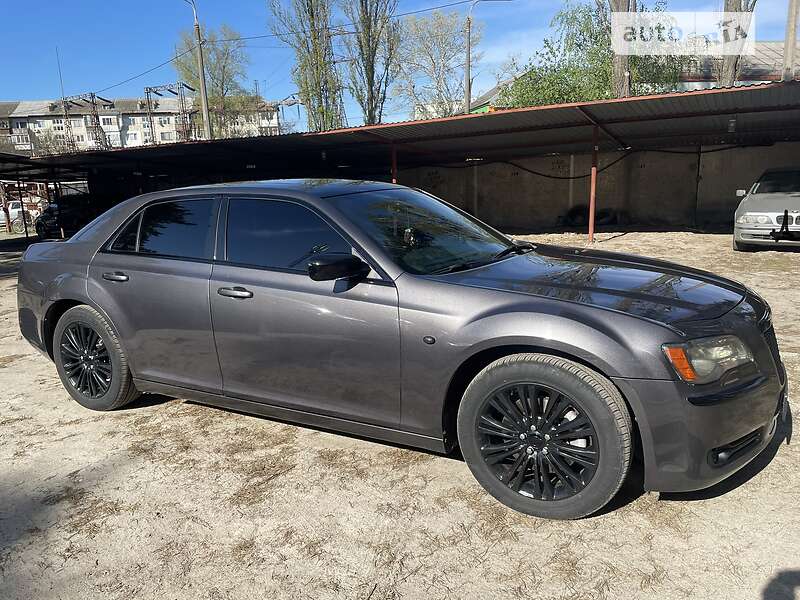 Седан Chrysler 300C 2013 в 