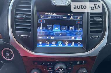 Седан Chrysler 300C 2013 в 