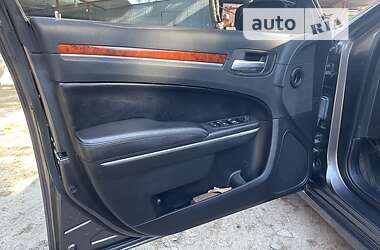 Седан Chrysler 300C 2013 в 