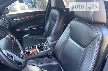 Седан Chrysler 300C 2013 в 