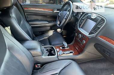 Седан Chrysler 300C 2013 в 