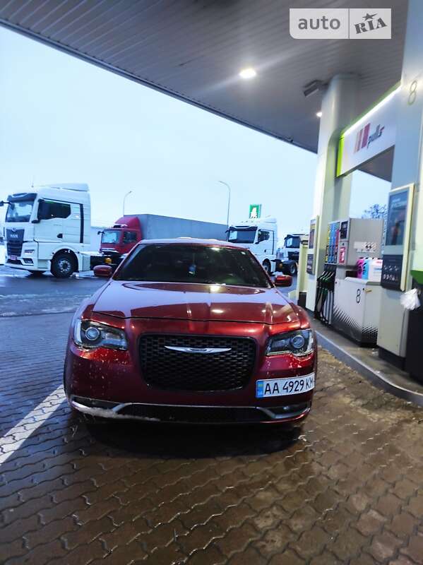 Седан Chrysler 300C 2014 в Харькове